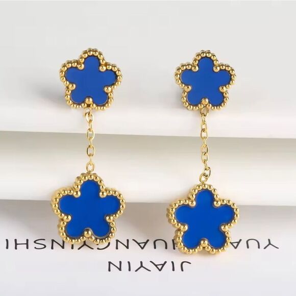 Dangling Clover Flower Earrings New - Picture 1 of 1